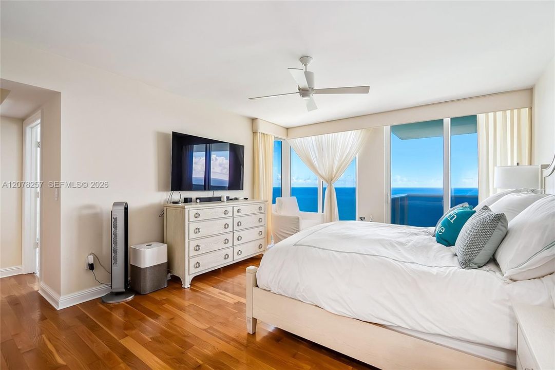 For Rent: $10,500 (3 beds, 4 baths, 2440 Square Feet)