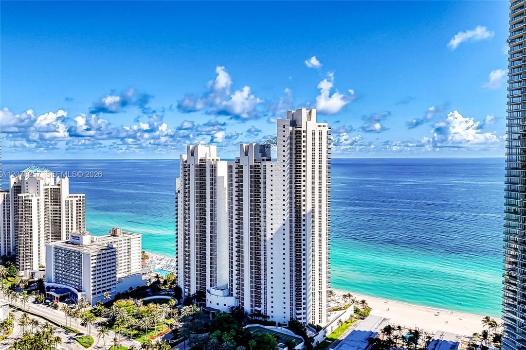 For Rent: $10,500 (3 beds, 4 baths, 2440 Square Feet)
