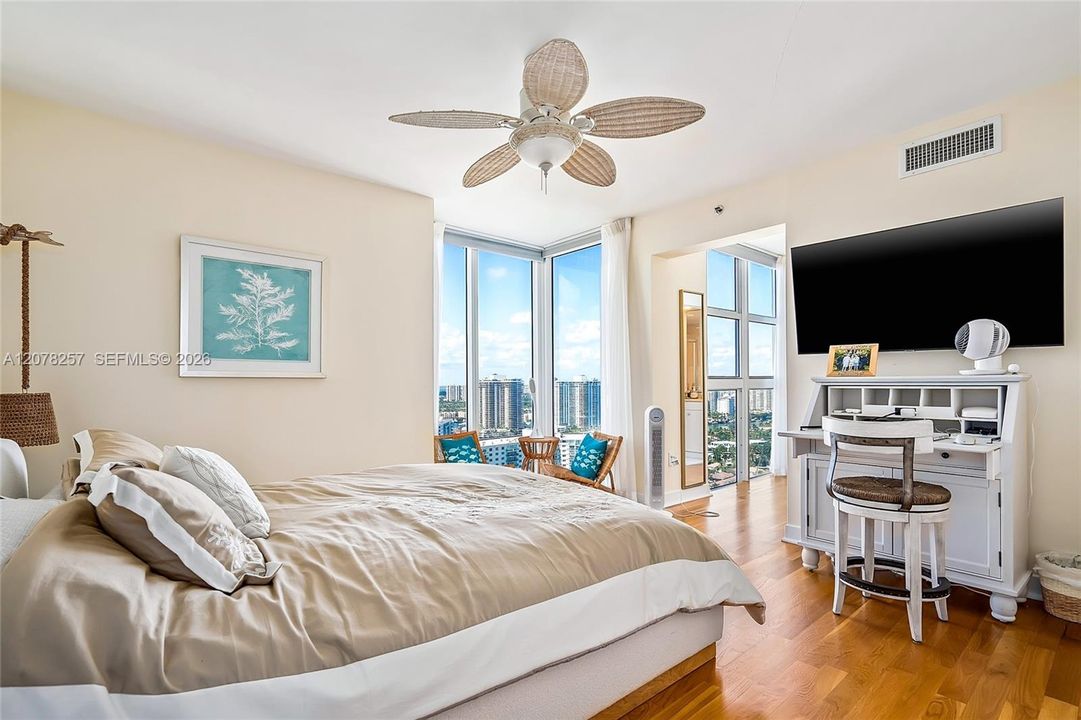 For Rent: $10,500 (3 beds, 4 baths, 2440 Square Feet)