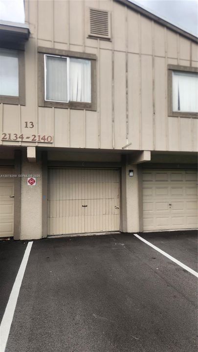 For Rent: $1,950 (2 beds, 1 baths, 868 Square Feet)