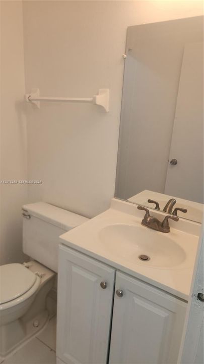 For Rent: $1,950 (2 beds, 1 baths, 868 Square Feet)