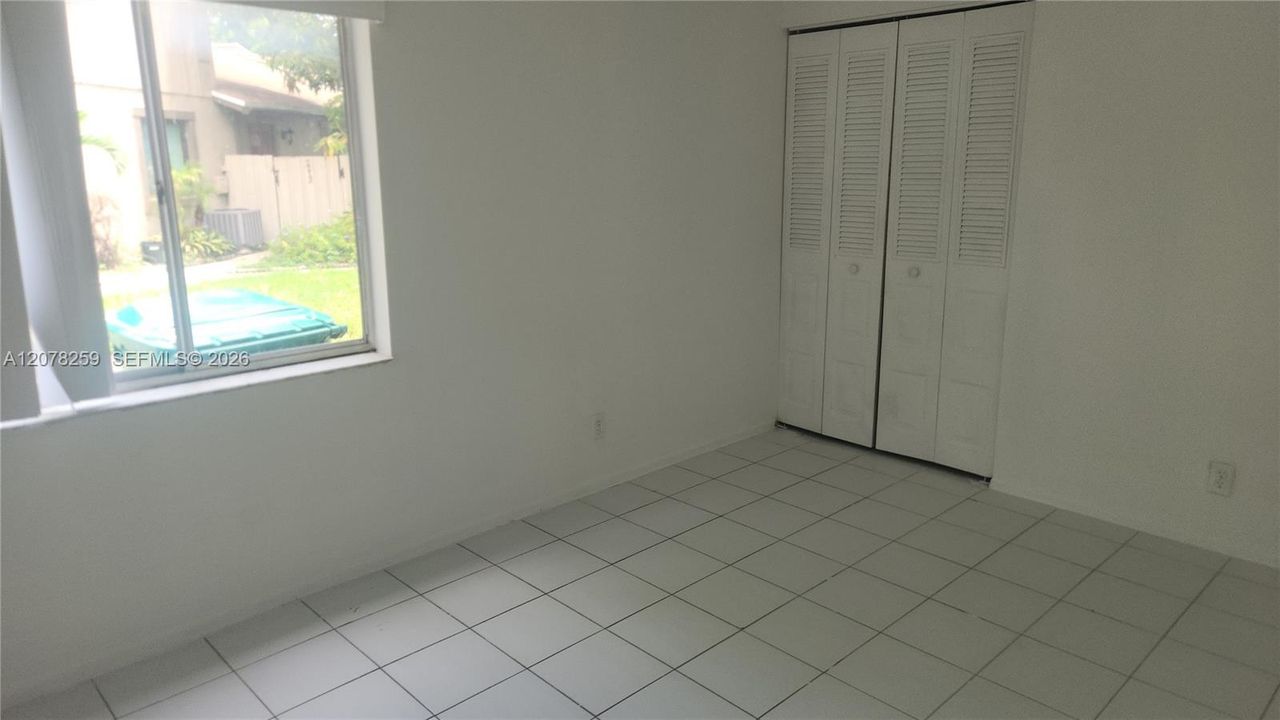 For Rent: $1,950 (2 beds, 1 baths, 868 Square Feet)