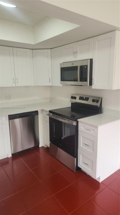 For Rent: $1,950 (2 beds, 1 baths, 868 Square Feet)