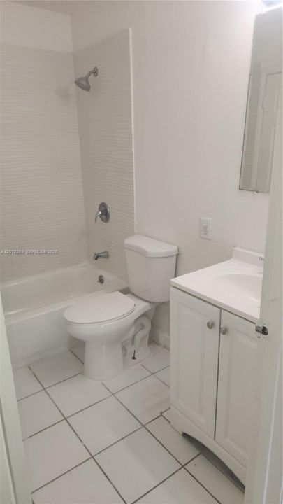For Rent: $1,950 (2 beds, 1 baths, 868 Square Feet)