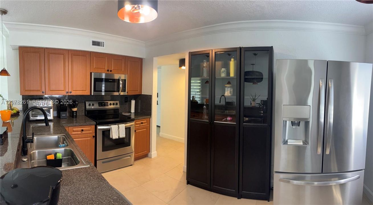 For Rent: $2,700 (2 beds, 2 baths, 1147 Square Feet)