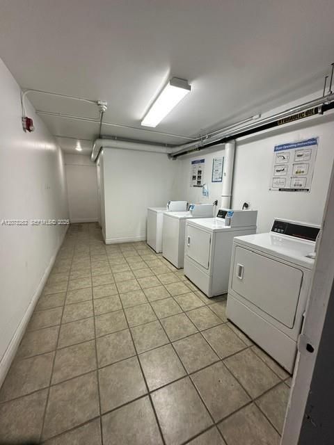 For Sale: $165,000 (1 beds, 1 baths, 703 Square Feet)