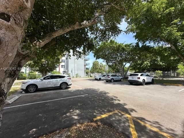 For Sale: $165,000 (1 beds, 1 baths, 703 Square Feet)