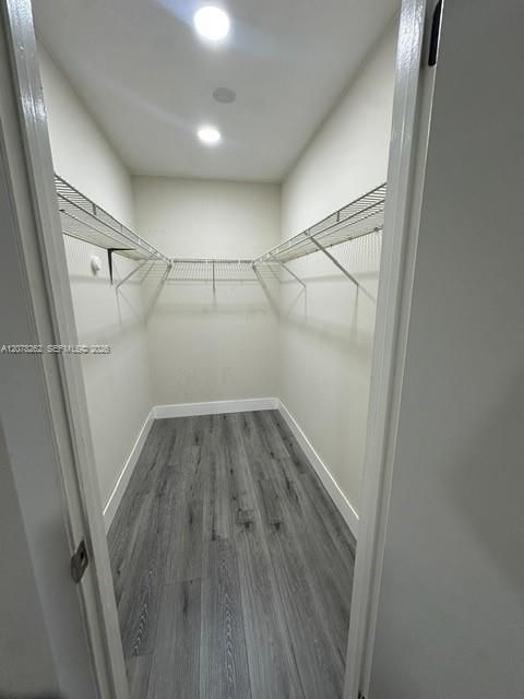 For Sale: $165,000 (1 beds, 1 baths, 703 Square Feet)