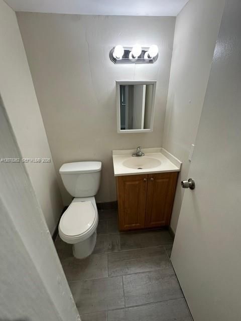 For Sale: $165,000 (1 beds, 1 baths, 703 Square Feet)