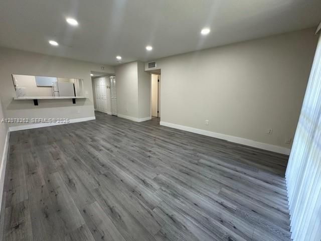 For Sale: $165,000 (1 beds, 1 baths, 703 Square Feet)
