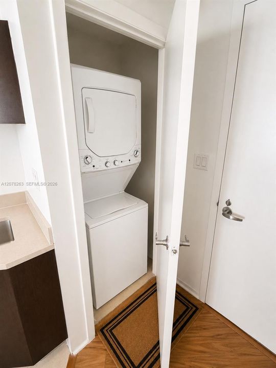 На продажу: $329,000 (0 спален, 1 ванн, 594 Квадратных фут)