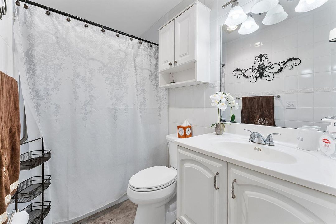 2nd Bathroom