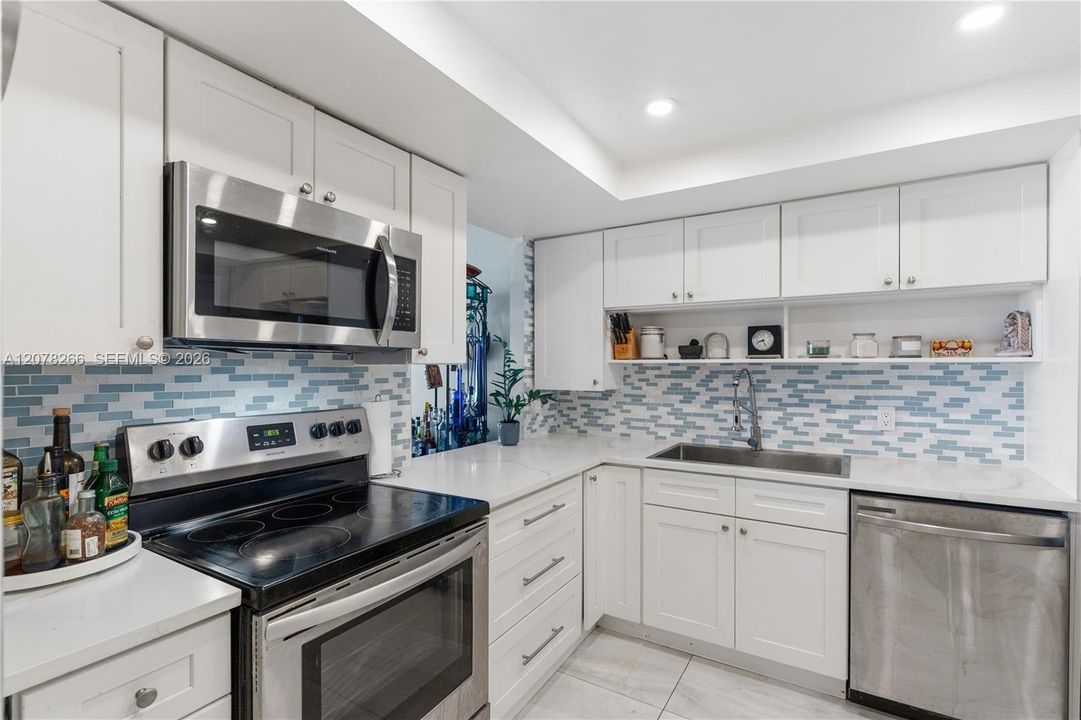 For Rent: $1,750 (1 beds, 2 baths, 861 Square Feet)