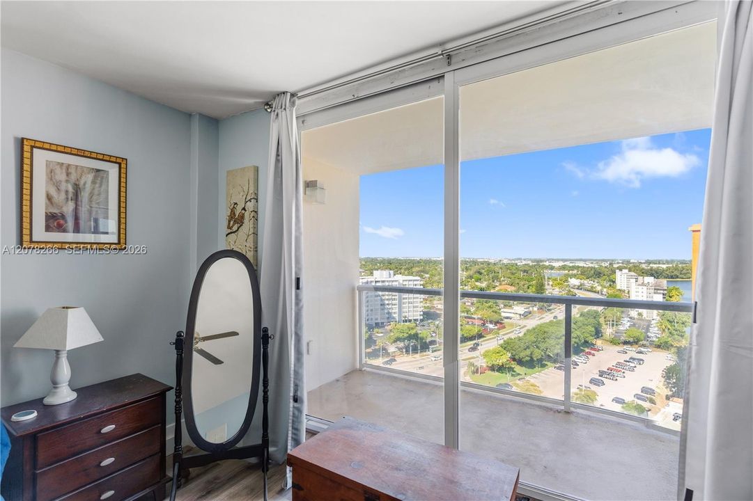 For Rent: $1,750 (1 beds, 2 baths, 861 Square Feet)