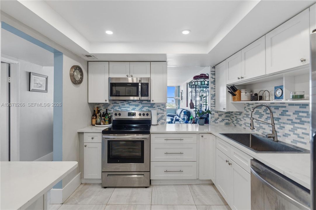 For Rent: $1,750 (1 beds, 2 baths, 861 Square Feet)