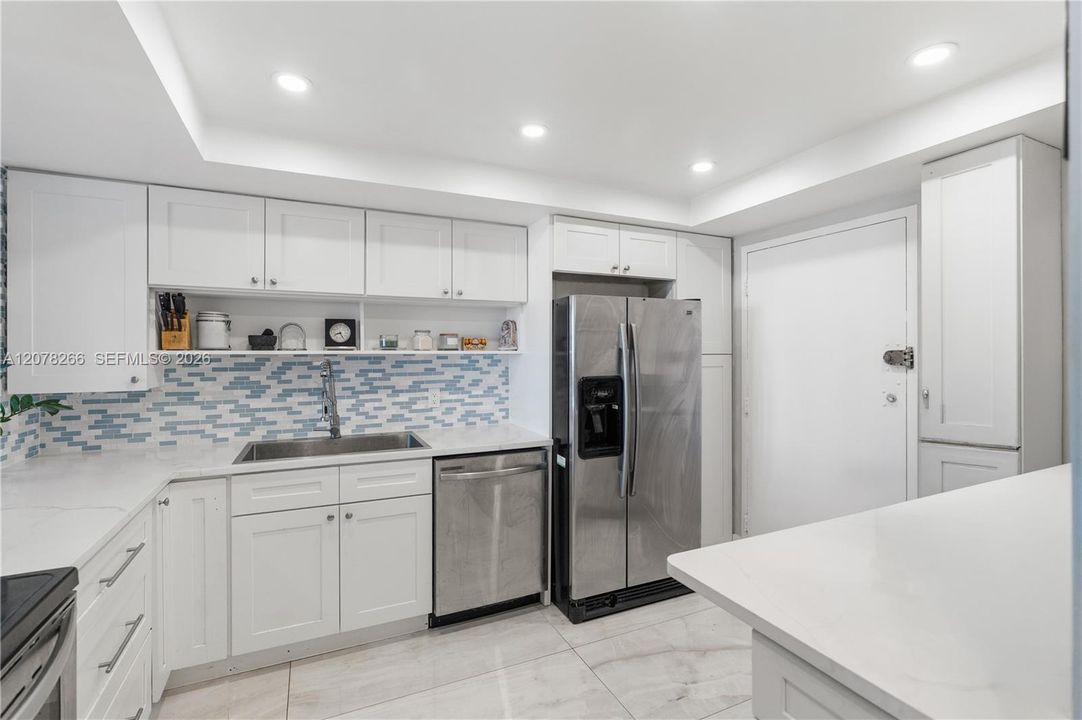 For Rent: $1,750 (1 beds, 2 baths, 861 Square Feet)
