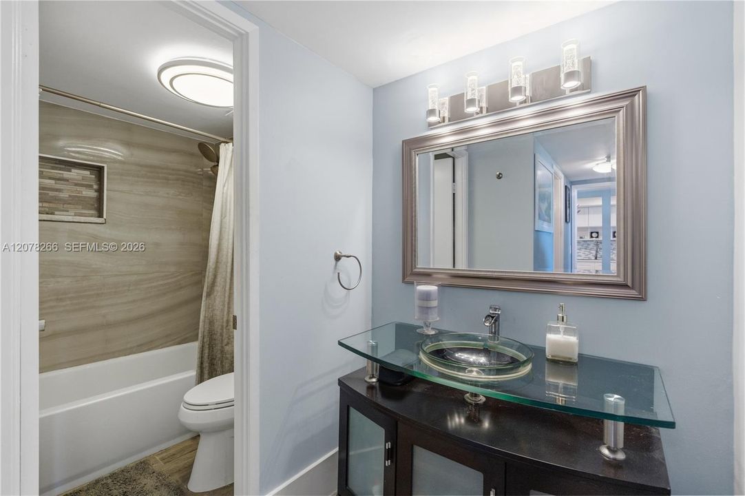 For Rent: $1,750 (1 beds, 2 baths, 861 Square Feet)