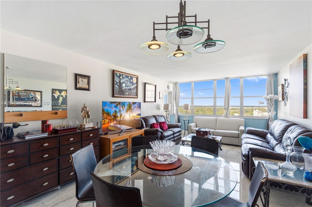 For Rent: $1,750 (1 beds, 2 baths, 861 Square Feet)