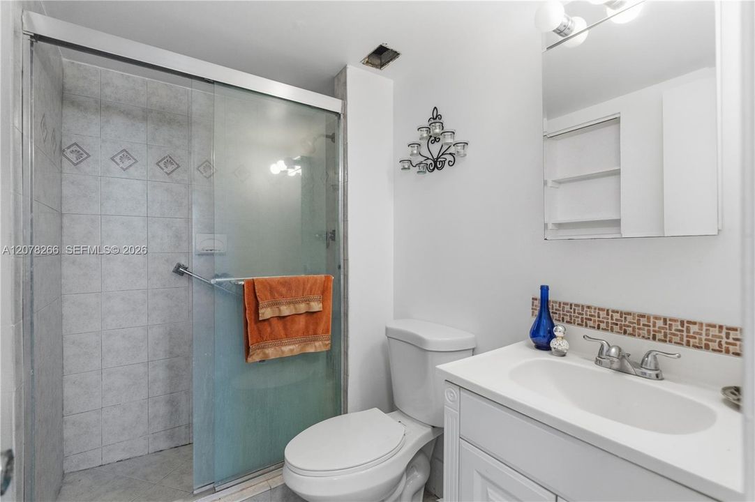 For Rent: $1,750 (1 beds, 2 baths, 861 Square Feet)