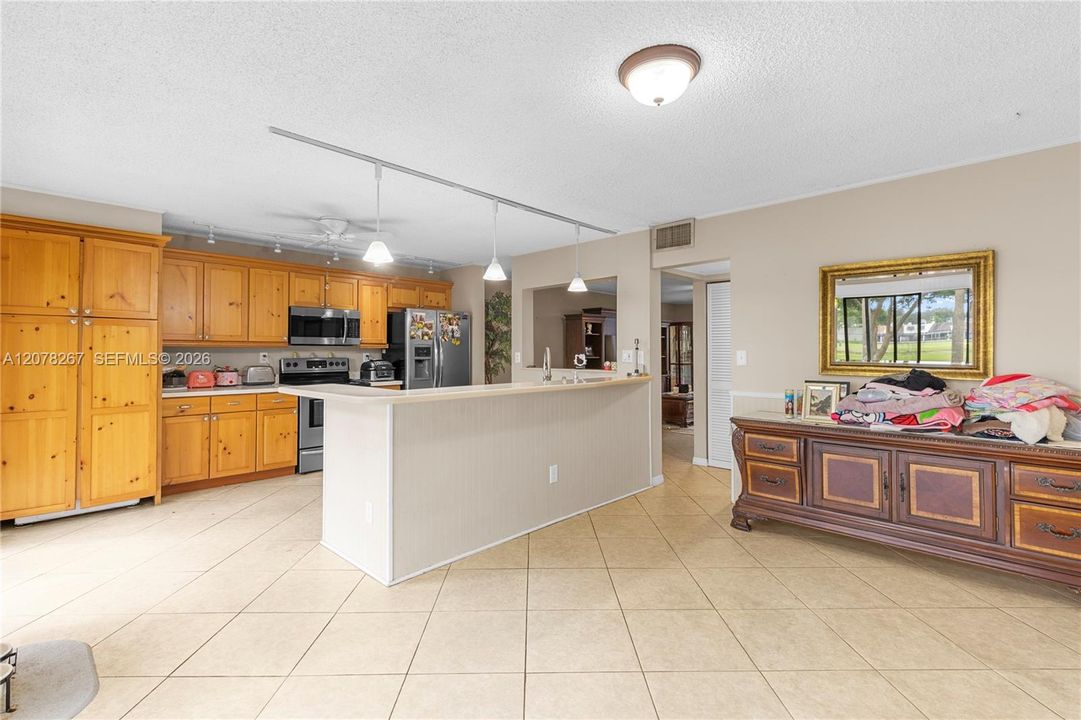 For Sale: $475,000 (3 beds, 2 baths, 1712 Square Feet)