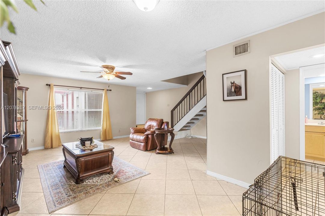 For Sale: $475,000 (3 beds, 2 baths, 1712 Square Feet)