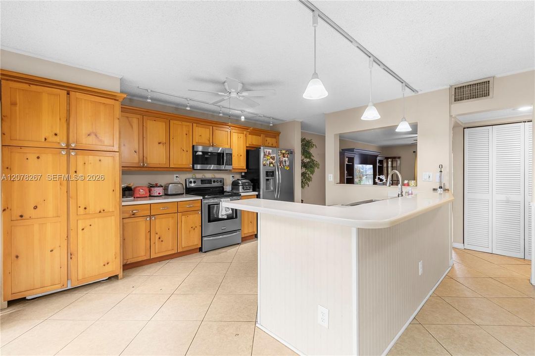 For Sale: $475,000 (3 beds, 2 baths, 1712 Square Feet)