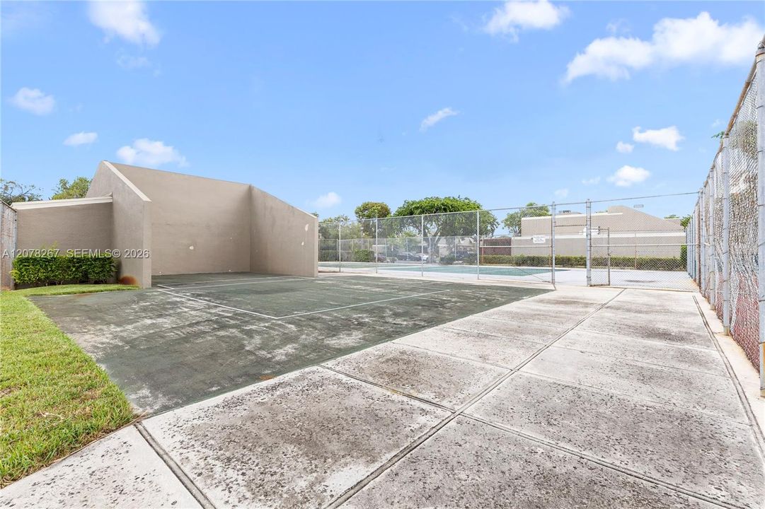For Sale: $475,000 (3 beds, 2 baths, 1712 Square Feet)
