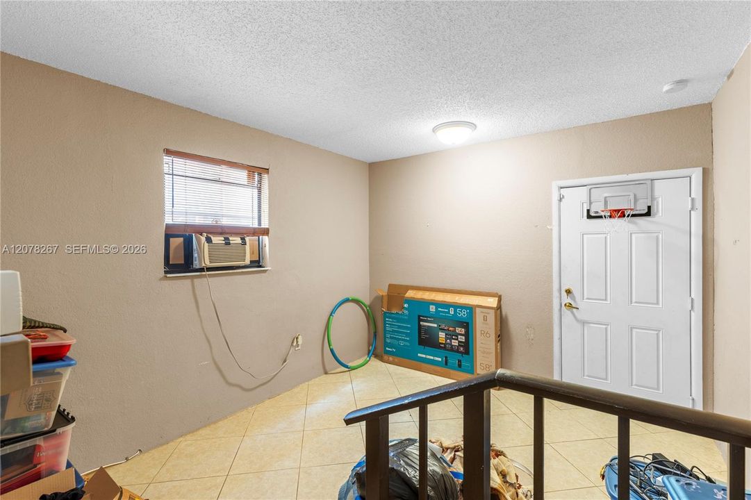 For Sale: $475,000 (3 beds, 2 baths, 1712 Square Feet)