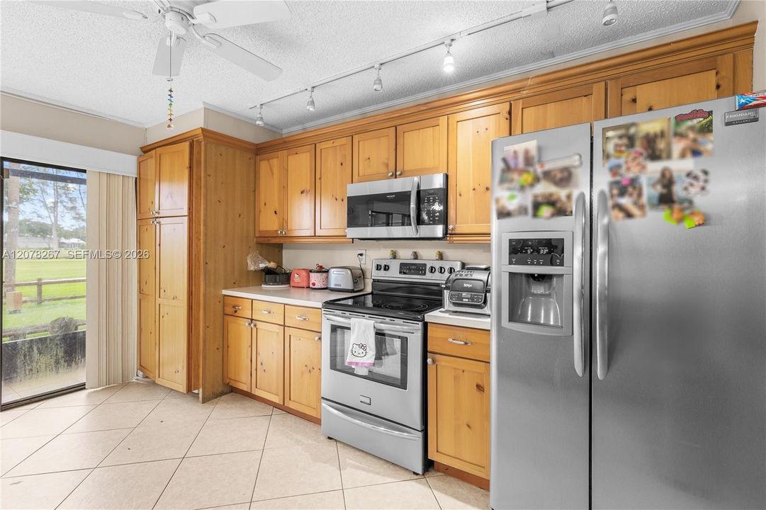 For Sale: $475,000 (3 beds, 2 baths, 1712 Square Feet)
