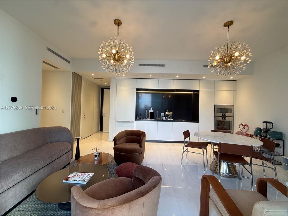 For Rent: $6,700 (1 beds, 1 baths, 767 Square Feet)