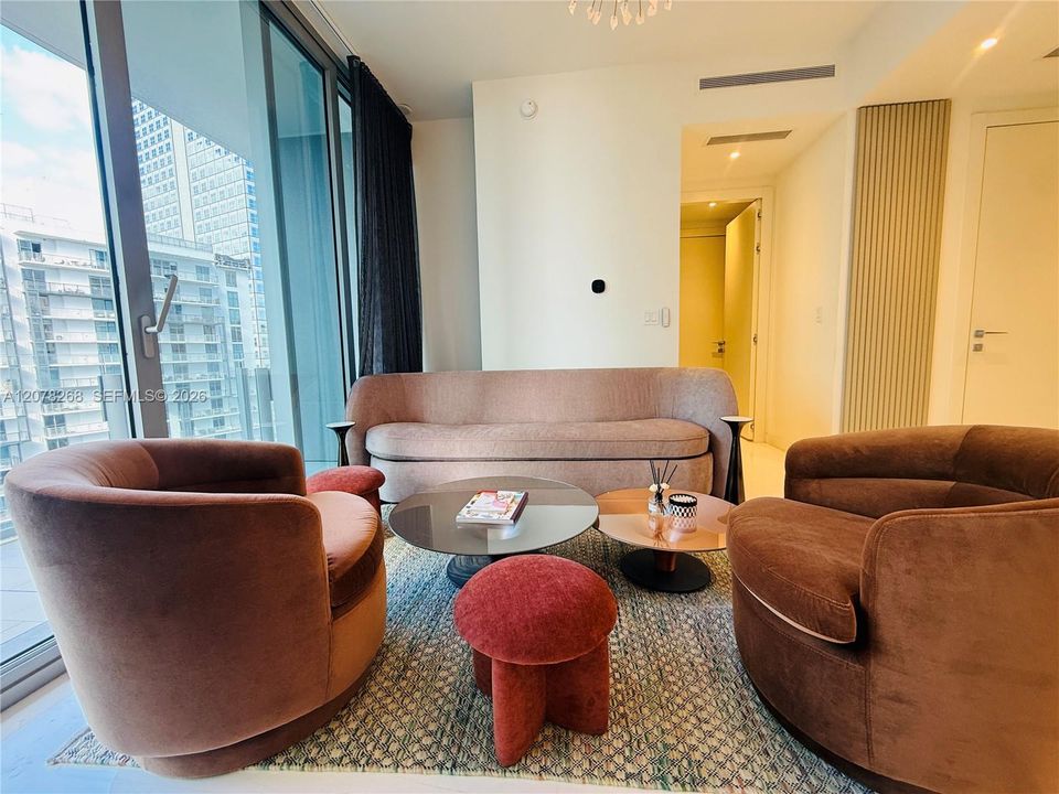 For Rent: $6,700 (1 beds, 1 baths, 767 Square Feet)