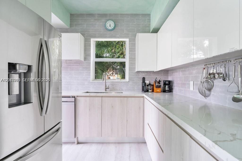 For Rent: $11,500 (4 beds, 3 baths, 2192 Square Feet)