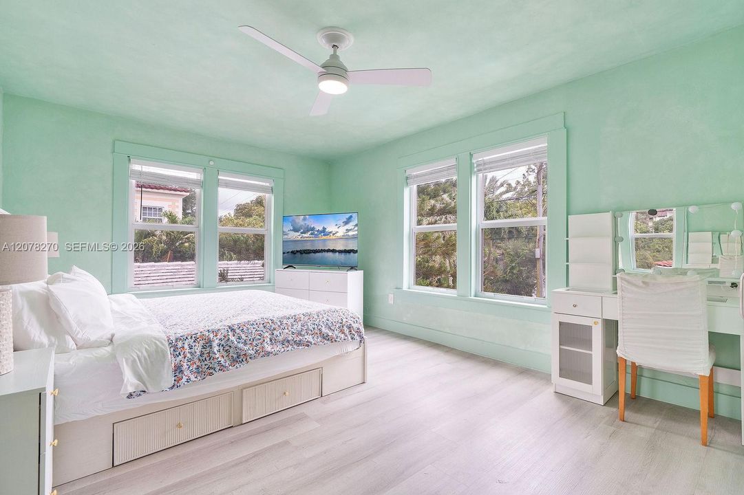 For Rent: $11,500 (4 beds, 3 baths, 2192 Square Feet)