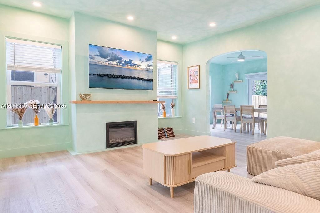 For Rent: $11,500 (4 beds, 3 baths, 2192 Square Feet)
