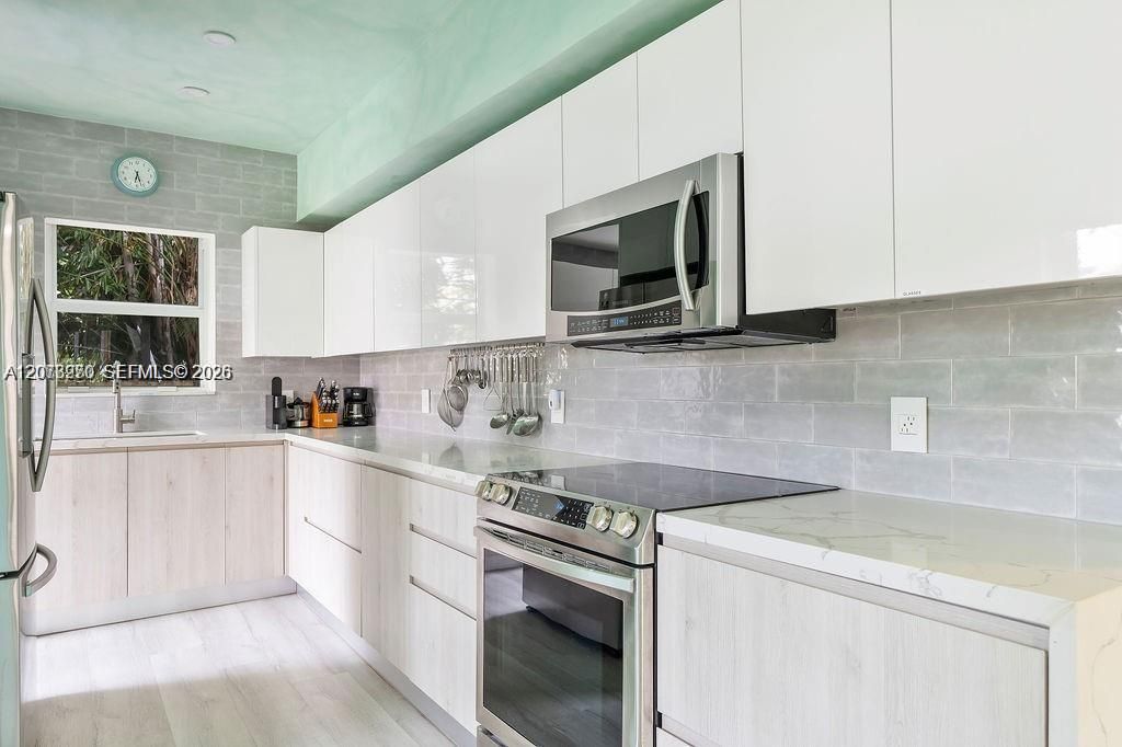 For Rent: $11,500 (4 beds, 3 baths, 2192 Square Feet)