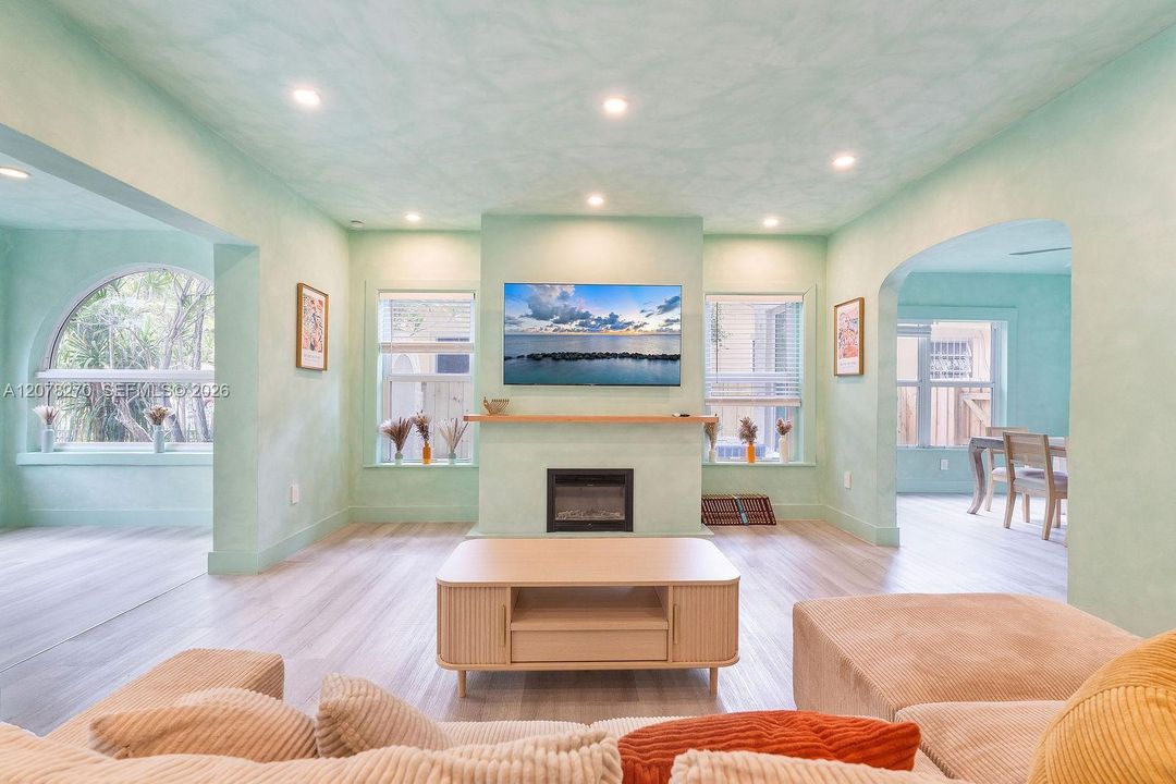 For Rent: $11,500 (4 beds, 3 baths, 2192 Square Feet)