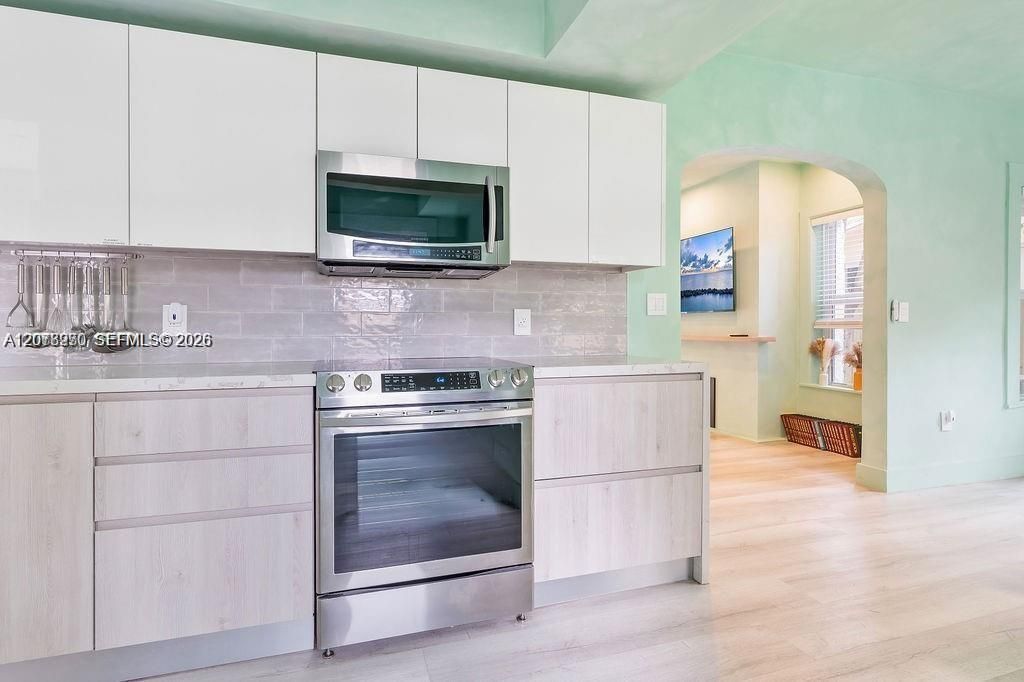 For Rent: $11,500 (4 beds, 3 baths, 2192 Square Feet)
