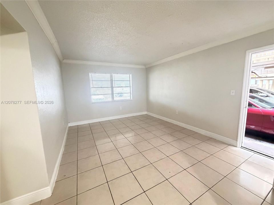For Rent: $1,800 (2 beds, 1 baths, 829 Square Feet)