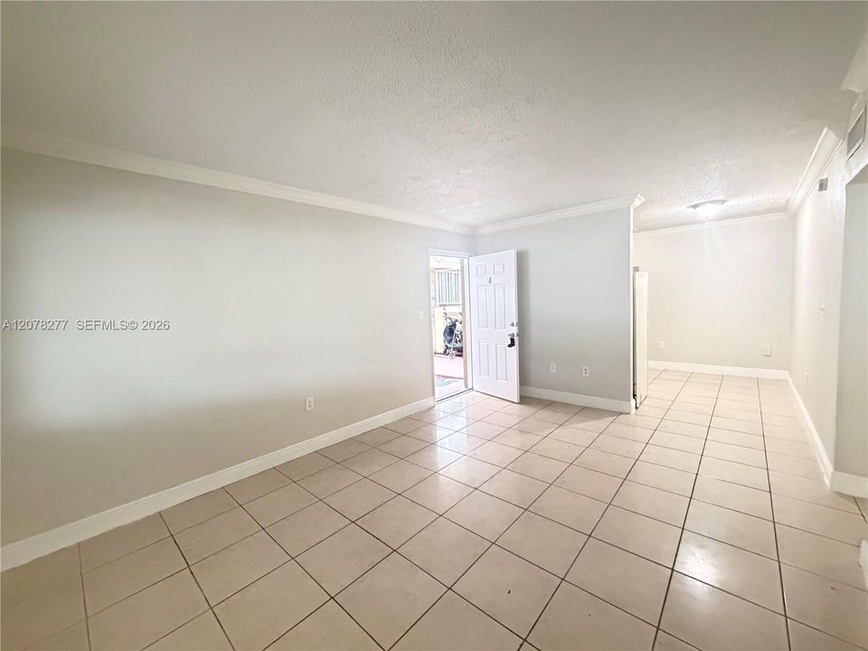 For Rent: $1,800 (2 beds, 1 baths, 829 Square Feet)