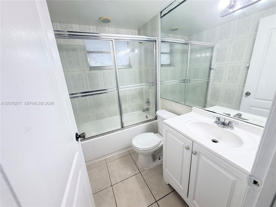 For Rent: $1,800 (2 beds, 1 baths, 829 Square Feet)