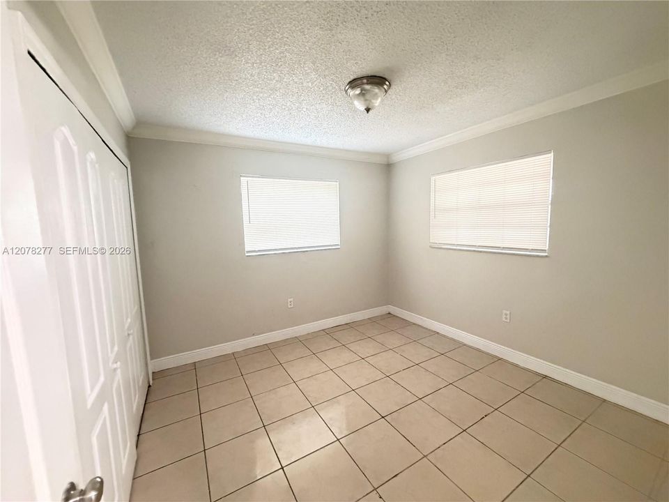 For Rent: $1,800 (2 beds, 1 baths, 829 Square Feet)