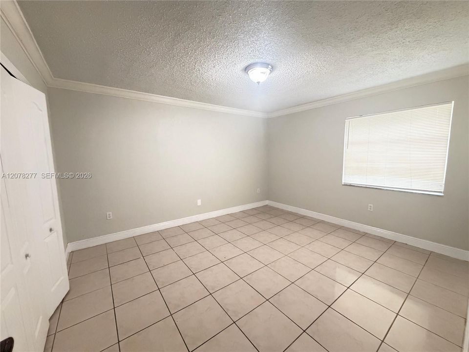 For Rent: $1,800 (2 beds, 1 baths, 829 Square Feet)