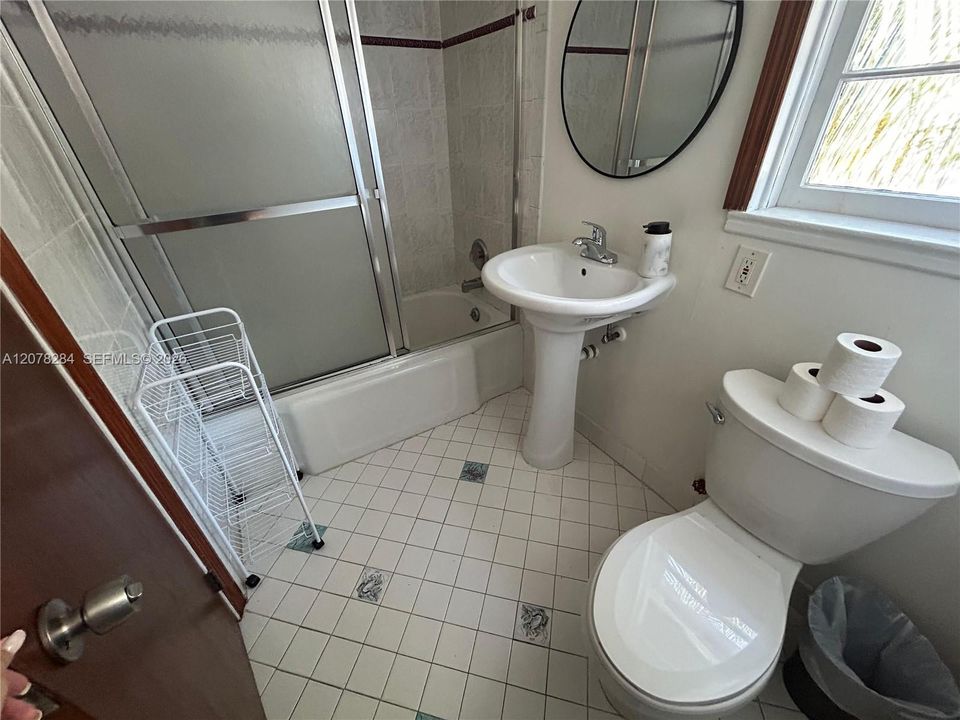 For Rent: $1,500 (0 beds, 1 baths, 550 Square Feet)