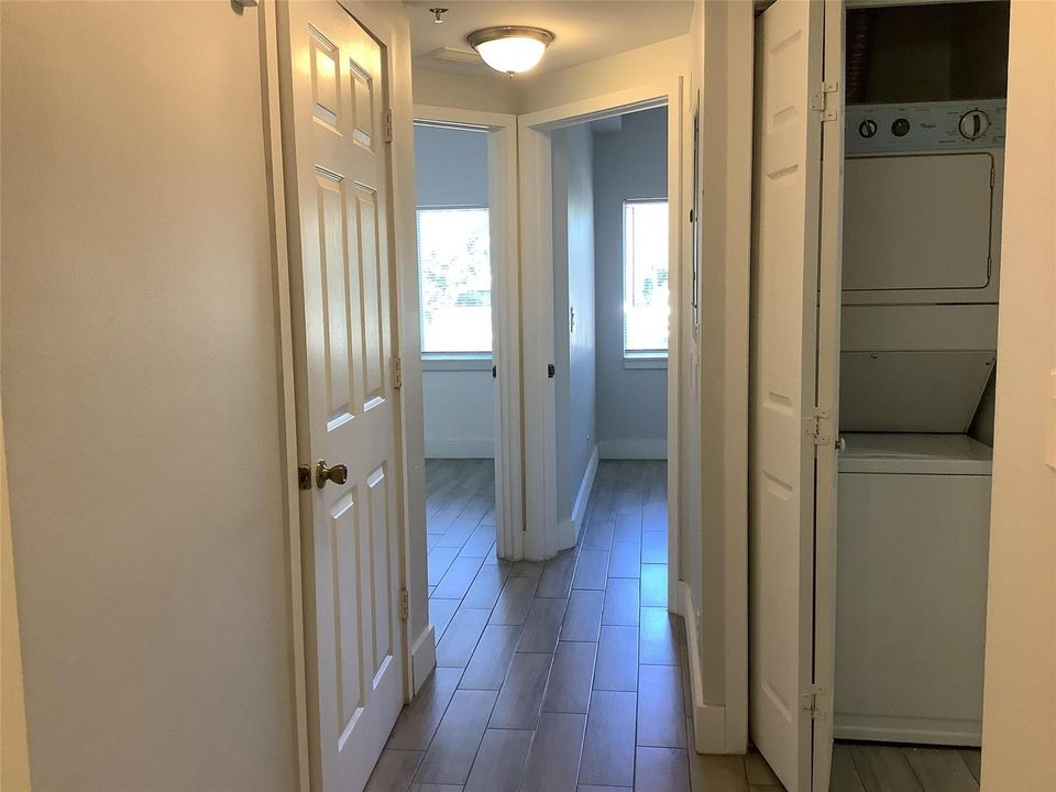 HALLWAY-WASHER & DRYER