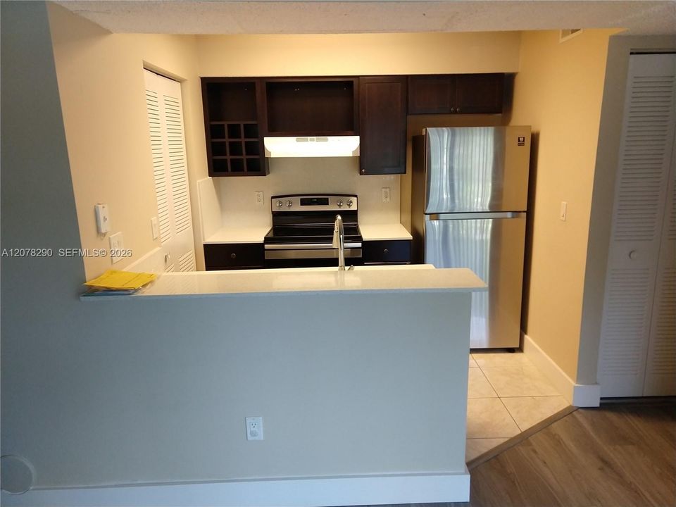 For Rent: $1,700 (1 beds, 1 baths, 785 Square Feet)