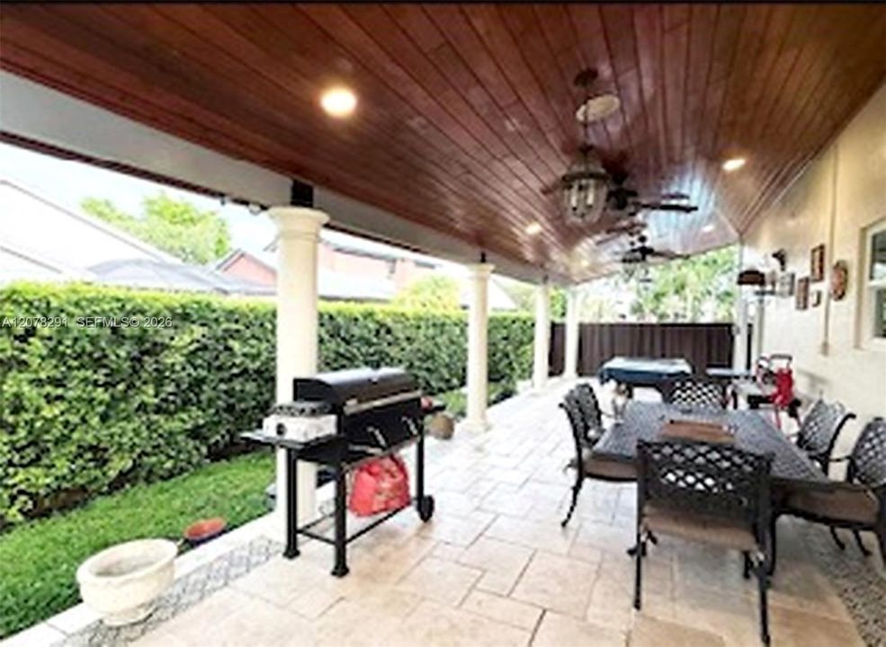 En Venta: $840,000 (3 camas, 2 baños, 1903 Pies cuadrados)