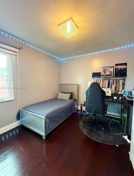 En Venta: $840,000 (3 camas, 2 baños, 1903 Pies cuadrados)