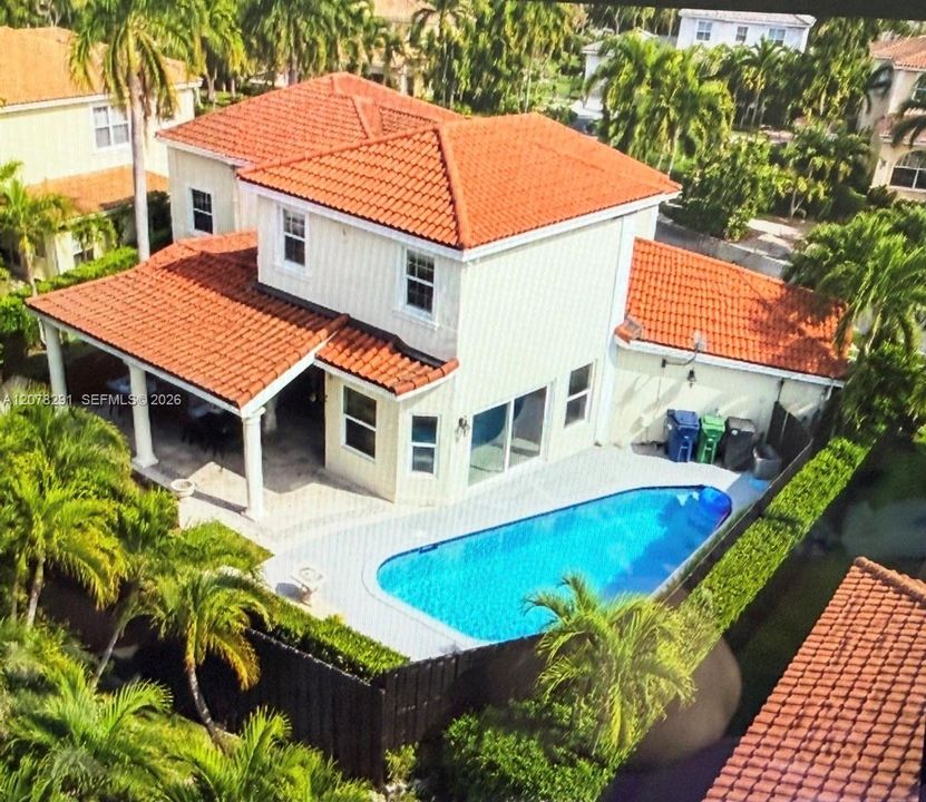 En Venta: $840,000 (3 camas, 2 baños, 1903 Pies cuadrados)