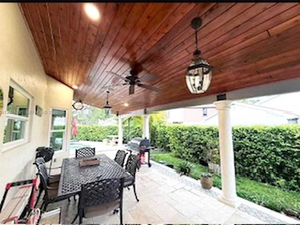 En Venta: $840,000 (3 camas, 2 baños, 1903 Pies cuadrados)