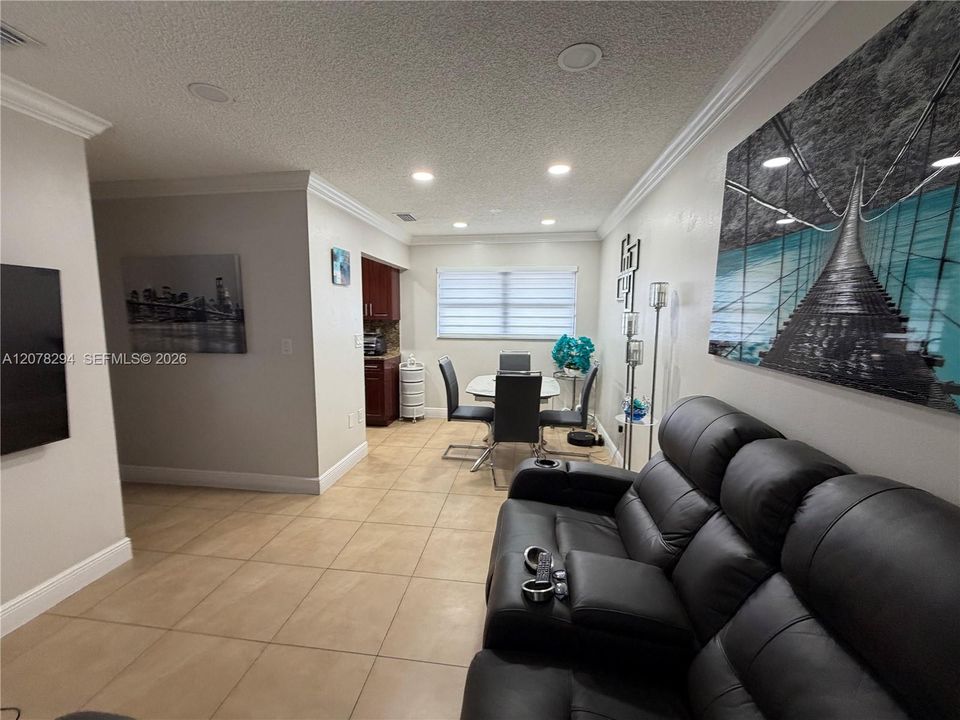 En Venta: $265,000 (2 camas, 2 baños, 779 Pies cuadrados)